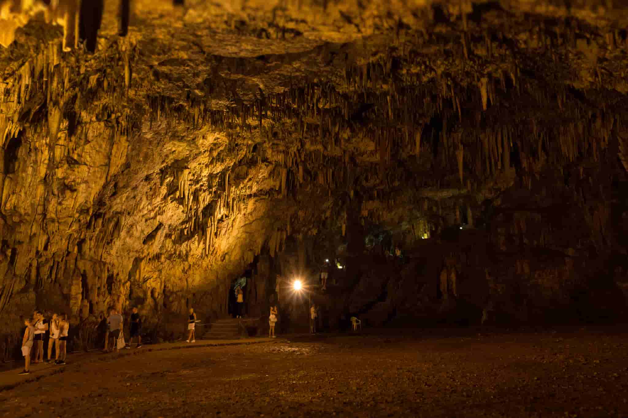Drogarati Cave