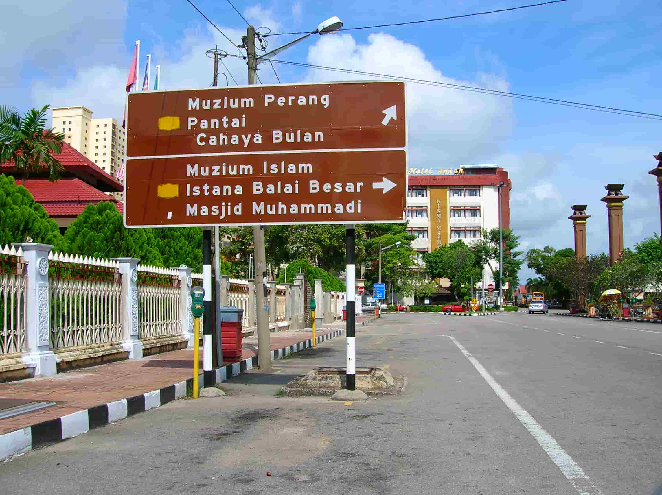 Pantai Cahaya Bulan